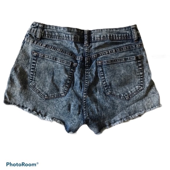 Celebrity Pink High Waisted Lace Shorts | 6 - Picture 2 of 5